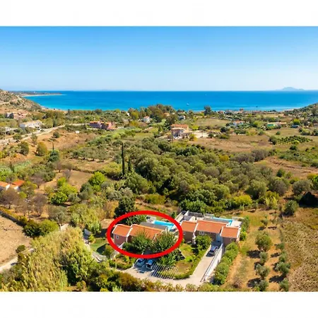 Вилла Cherry Plateies